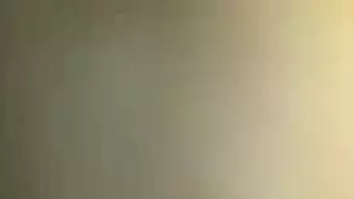 جدة مشاغبة تستخدم دسار كبير بينما يراقبها رجل مقرن ويستمني