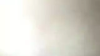 قذف في الحلق لصديقة سمراء مستعدة