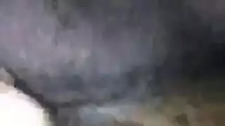 تتوق لعضو صغير في حلقها