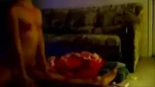 صديقة هاوية تخدم رئيس رجلها بفمها المبلل