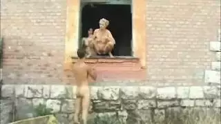 صفقة ثنائية مع الجدة لنيك الجمال الشاب إباحيًا