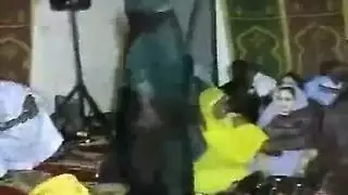 إباحية صحراء عربية: إيلاج مزدوج مع نساء صحراويات غريبة
