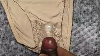 خيال صديقي: جلسة عبادة صنم صريحة