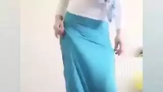 رقص عاري وحفلة جنس جماعي لفتاة عربية ساخنة