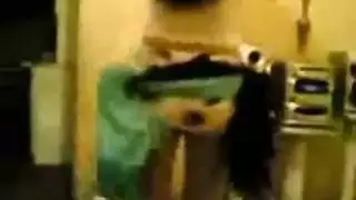 جمال عربي حسي في مشهد بورن قاسي