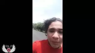 عرض صريح في الهواء الطلق: بينيلوبي أولسن تظهر بزازها ومهبلها المبلل في الشوارع