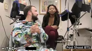 هزة جماع جامحة لميني روز من هزاز الطبيب في هذا الشريط الجنسي الصريح