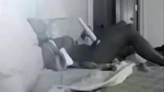 اكتشاف صادم: والدة زوجتي في مشهد إباحي معها