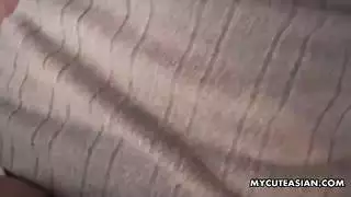 استمناء على قضيب قوي ينتهي بفوضى من السوائل المندفعة