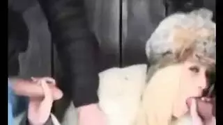 جنس شرجي وبلو جوب متكرر مع رجل أصلع وعاهرة روسية