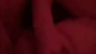 فيلم إباحي صريح: فتيات طويلات تمص وتلعق عرقوبًا سميكًا