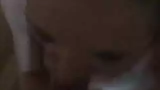 شقراء تلعق عمودًا أسودًا ضخمًا قبل ركوب جامح كالفارس