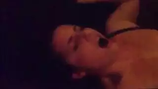 عذراء المص تبلع السائل في جلسة وجه يُنادى للهاوي