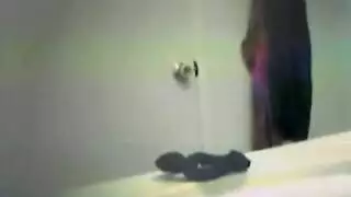 جنس جماعي مباشر: عاهرات ناضجات تركب القضيب في عرض متلصص إباحي