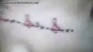 من صديقات إلى رفيقات جنس: شقراء نحيلة وصديقتها المقربة في مشهد صريح