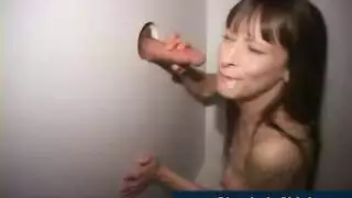 مص إباحي ينتهي بقذف على الوجه الجميل