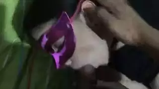 اخت زوجتي قحبه تخليني نيكها في غياب اختها