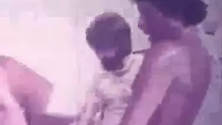 امه الملفايه تجبره على نيكها
