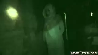 الأميرة العربية وفتاة العمل في مشهد جنسي صريح