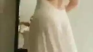 حركة زوجتين مزدوجة: اهتزاز الثديين والقذف في الشرج