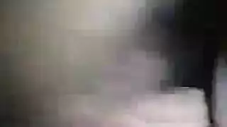 ثلاثي آسيوي صريح: لعق ومص وجنس على شراشف سوداء