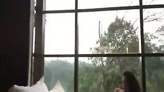 إكس إكس إكس كوميدي: لاتينية قذرة تُنكح فوق مكتبها