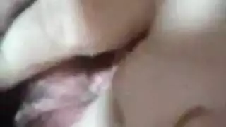 شاب مصرى وفتاة تحت شجرة
