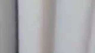 أربعة أطفال كادوا يدخلون على مشهد جنسي صريح لوالديهم