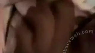 محظور عائلي: أم تتوسل لفم ابنتها