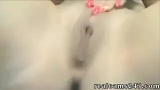 شابة جميلة تأخذ زب صديقها في فيلم لإسعاده