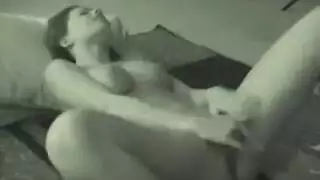 يهددها بالصور عربي