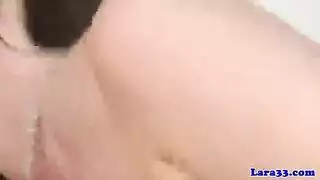 الجمال الناضج يحصل على فتحته الجميلة مملوءة بقضيب صلب