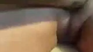 رجال يتبولون بدل ممارسة النيك علي قحبه