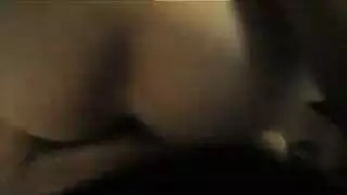 الصغيرة المثيرة تخلع ملابسها الجنسية ثم تأخذ بورن بالموز في فرجها