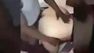 خمسة رجال امراة