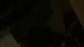 من فموي إلى شرجي: الشقراء باللون الأزرق تأخذ كل شيء