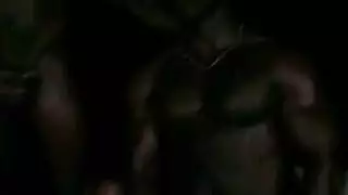 صديقة حارقة ترش الحليب على وجهه أثناء ممارسة جنس عنيف