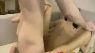 جلسة فرك فرج مكثفة مع جنس قاسي بوضعية الكلب