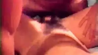 فاتنة قانونية يتم إصبعها بعمق ثم تمتلئ بقضيب