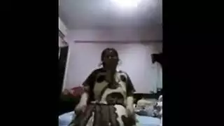 صغيرة بيضاء هايجه