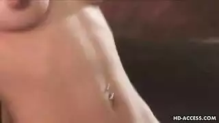 مراهقة تمص قضيبه حتى تلتقط رشته الساخنة