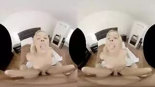 صوفيا لوكس تحصل على جرعة الكريمة بعد مص عميق لصف من القضبان