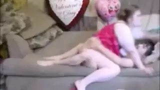 أمي الساخنة تأخذ قضيب ابنها الصلب بعمق