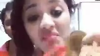 زوجة خائنة تبتلع كل بوصة من ذلك القضيب الأسود الكبير – الفيديو الكامل