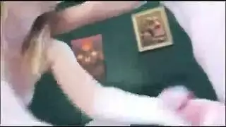 هواة جائعة للزبور تبتلع سائل ثم تنك بأسود