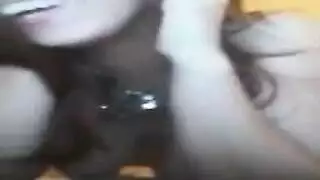 تمتع بنفسها مع هزازها