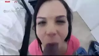 يطلب من خادمة نزع ملابسها مقابل المال