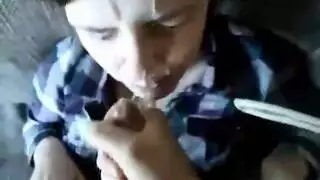 يكبلها في السرير و ينيها بزب بلاستيكي
