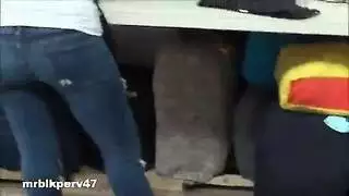 المراهقة الآسيوية الشقية تختار القضيب الأسود على الجميع