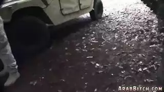 فتاة عربية تمص قضيبًا قاسيًا بعمق في خصوصية